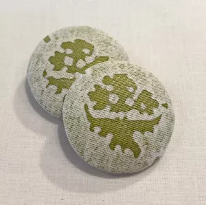 DOS BOTONES FORTUNY SEAFOAM VERDE Y BLANCO "PERSIANO" ITALIANO PERSONALIZADOS CUBIERTOS - Imagen 1 de 3