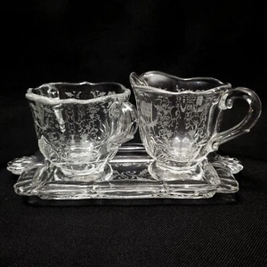 Vintage Fostoria Shirley Etched Glass Creamer & Sugar Set with Floral Under Tray - Afbeelding 1 van 12