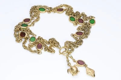 Collar de cadena Chanel años 70 chapado en oro Gripoix verde rojo vidrio tortuga encanto Foto 1 de 4