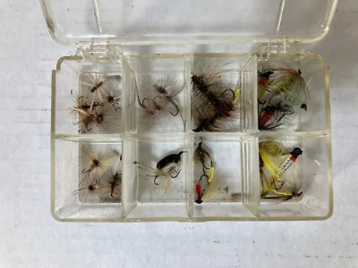 Caja de almacenamiento con mosca de plástico vintage para pesca con mosca con 26 señuelos Foto 1 de 4