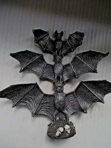 3 figuras de murciélago de pared de resina cansada decoración de Halloween - Imagen 1 de 3