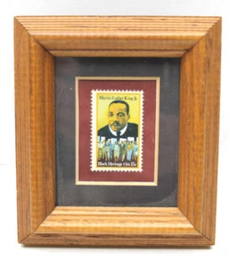 Estampilla postal de Martin Luther King Jr 1979 de 15 centavos enmarcada en madera estado como nueva - Imagen 1 de 3
