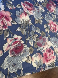 Vintage 2,5 YARD Cranston große rosa Blumen auf blauem Baumwollstoff Landhaus Chic - Bild 1 von 11