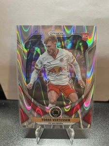 2025 Panini Prizm FIFA Club World Cup #171 - Yorbe Vertessen Seismic - RC - Picture 1 of 2