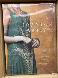 The Costumes of Downton Abbey by Emma Marriott (NEW) - Foto 1 di 2