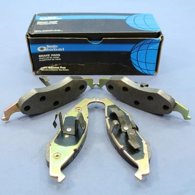 Комплект полуметаллических передних тормозных колодок Bendix MRD633 Front Global для Dodge Neon 1995-1996 годов выпуска - Изображение 1 из 4