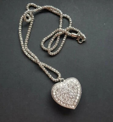 Collana donna lunga argento, ciondolo cuore con strass argento  - Immagine 1 di 4