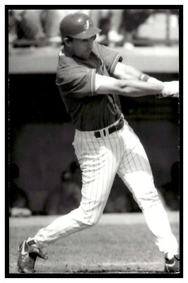 Tim Wallach (1992) Montreal Expos Vintage Baseball Postcard Rd8 - Image 1 of 2