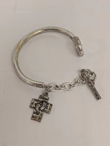 Follow The Footprints Of The Lord Metal Bracelet Small - Picture 1 of 11