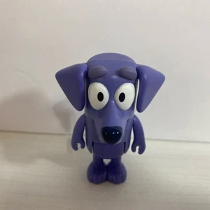 Disney Bluey Jean Luc Figura Francese Canadese Blu Labrador John Luke Amico NUOVO - Foto 1 di 5