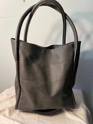 Bolso de Mano Nieman Marcus Gris Oscuro Imitación Cuero Foto 1 de 4