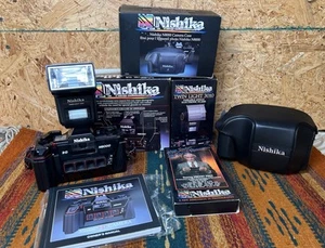 Nishika N8000 fotocamera pellicola 3D 35 mm doppia luce flash VHS e custodia IN SCATOLE - Foto 1 di 18