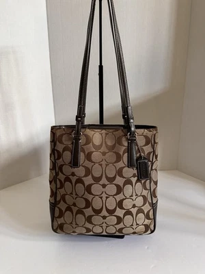 Bolso de hombro Coach 6090 vintage de cuero marrón con firma caqui Foto 1 de 4