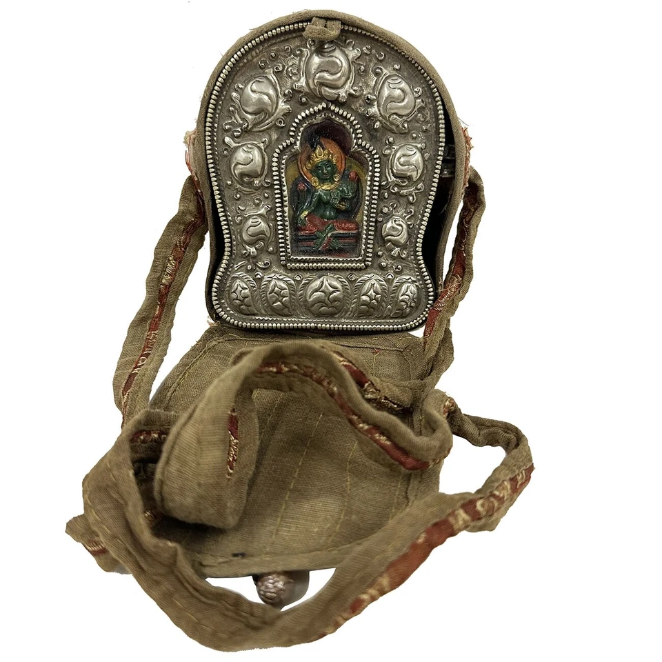 Antigua caja de oración Gau turquesa plata tibetana de principios del siglo XX Foto 1 de 4