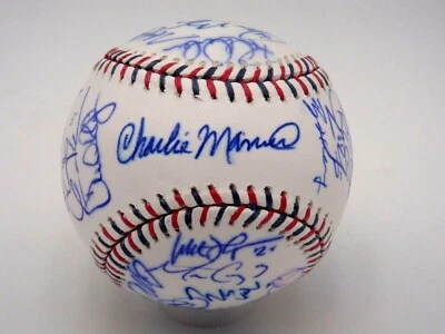 2010 NL ALL STAR TEAM SIGNED BASEBALL AUTOGRAPH BY 32 ROY HALLADAY + MLB CERT. - Image 1 of 4