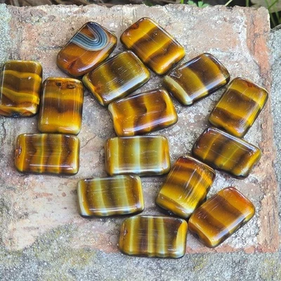 15 cuentas de vidrio prensado alemanas vintage - 16 mm x 11 mm rectangulares ojo de tigre caramelo Foto 1 de 4