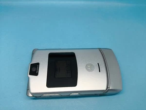 Motorola RAZR V3 Silver  (Unlocked) Mobile Flip Phone Very Good Condition - Picture 1 of 6