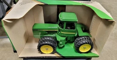 Tractor John Deere 8650 de juguete agrícola Ertl 1/16 con caja tracción en las 4 ruedas  Foto 1 de 4