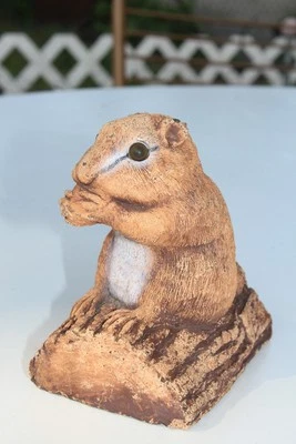 Adorable ardilla de piedra 🐿 Estatua de jardín firmada por el artista Phil Bigalow 1993 Foto 1 de 4