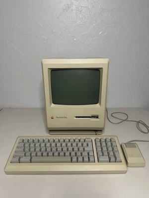 Apple Macintosh Plus 1MB Model M0001A (1986) w/ Keyboard, Mouse, Manuals & Disks - Bild 1 von 4