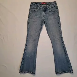 Levi's 518 Damen Jeans Größe 1 Kurz Super Low Boot Cut 1% Elasthan Stretch Denim - Bild 1 von 18