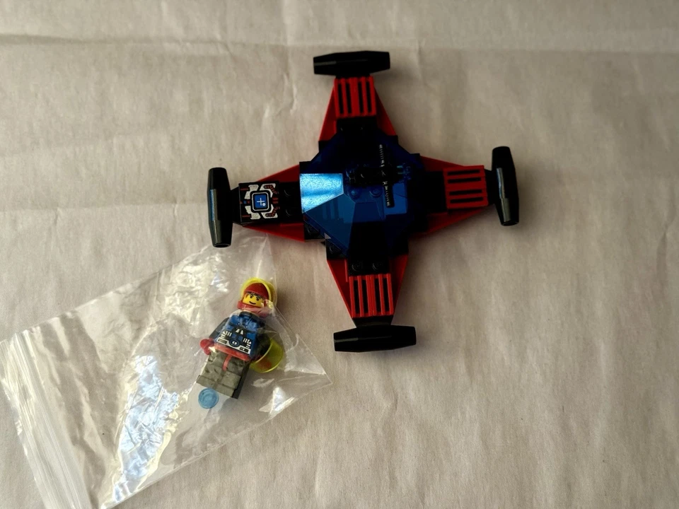 LEGO 6835 Spyrus Saucer Scout – Complete Minifigure + Vehicle - Image 1 of 1