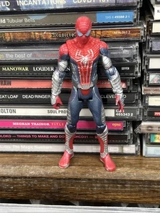 AMAZING SPIDERMAN 1 SUIT SILVER STRIKE 4" POSABLE TOY FIGURE MARVEL - Picture 1 of 4