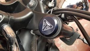 TRIUMPH ROCKET 3 EMBLEM - KNOTENGABEL MUTTERABDECKUNGEN SCHWARZ - Bild 1 von 2