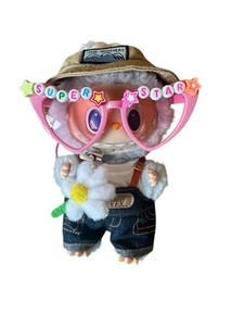 Pop Mart LABUBU Moda Gafas de sol para monstruos Felpa Corazón Cuentas Rosa Sin Muñeca - Imagen 1 de 4
