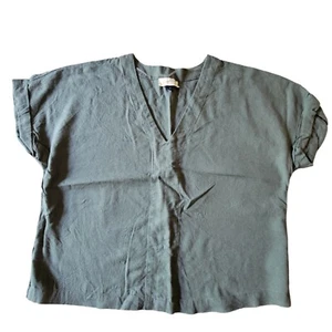 Universal Thread Womens Top Medium Green Boxy Military Olive VNeck Short Sleeve - Picture 1 of 11