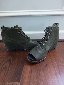 SOREL Women's Joanie Boot Wedge 7.5 Suede & Micro Mesh Bootie Green Peep Toe - Picture 1 of 6