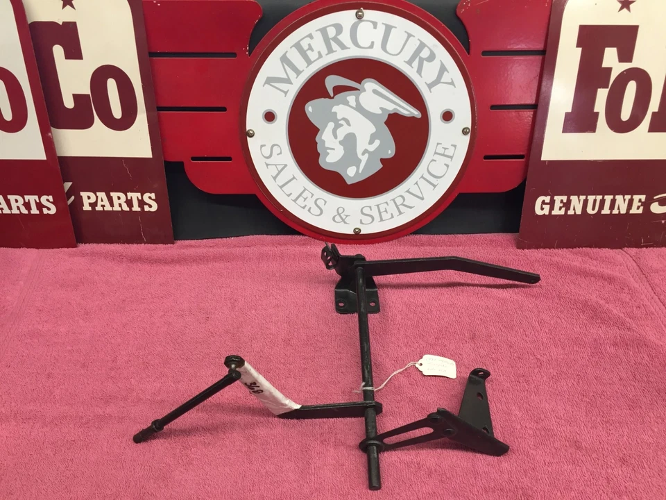 Mercury Turnpike Cruiser 1957 acoplamiento de carburador para motor 368 Foto 1 de 4