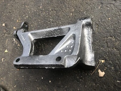 Pontiac Trans Am Firebird Grand Prix 350 400 455 1973-79 CA fundido con soporte pequeño Foto 1 de 4