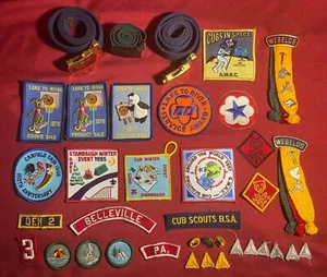 Vintage Cub Scout Konvolut über 40 Patches Gürtel Pins 70er Jahre Webelos BSA - Bild 1 von 5