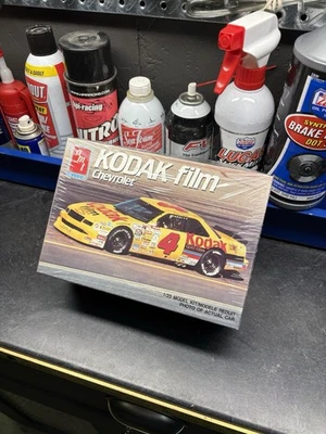 AMT/ERTL, PELÍCULAS KODAK CHEVROLET-ERNIE IRVAN NASCAR: escala 1/25  Foto 1 de 4