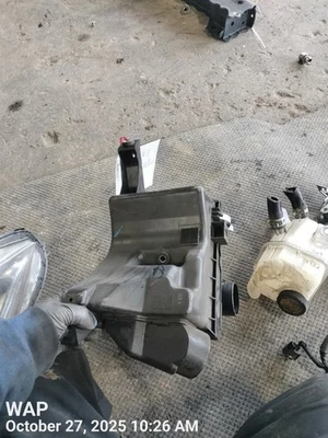 AIR CLEANER BOX 2011-2017 LEXUS CT200H - Imagem 1 de 4