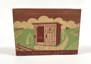 Plasticville - O-O27 - #SA-9 - Outhouse Dealer Master Box C10 MINT NOS - Picture 1 of 10