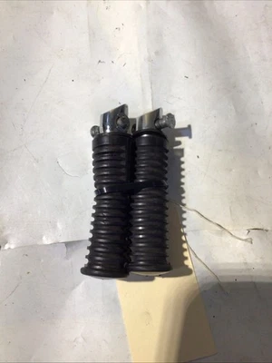 Par de estriberas traseras para pasajero Kawasaki OEM - se adapta a Vulcan 800 VN800 (1996-2006) Foto 1 de 2