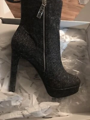 Botín de vestir de plataforma Guess para mujer plateado/gris Dejah3, talla 9,5, nuevo Foto 1 de 4