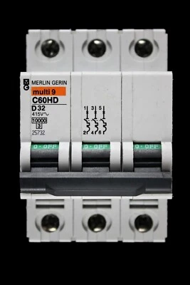 MERLIN GERIN 32 AMP CURVE D 10kA TRIPLE POLE MCB CIRCUIT BREAKER C60HD 25732 - Image 1 of 4