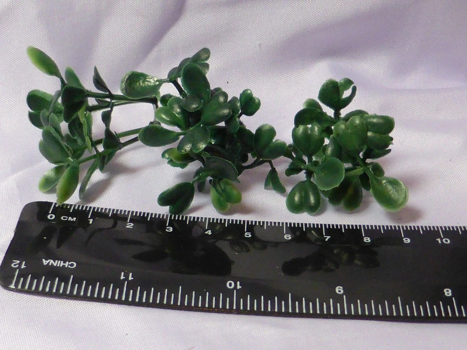 12 Kunststoff Pflanzen c Puppenhaus Garten Zubehör wie abgebildet Maßstab 1:12