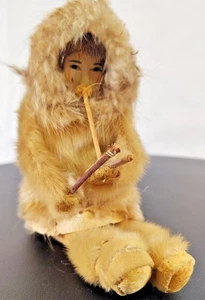 DE COLECCIÓN/RARO/ESQUIMAL/ALASKA/MUÑECA/PIEL REAL/1986 - Imagen 1 de 15