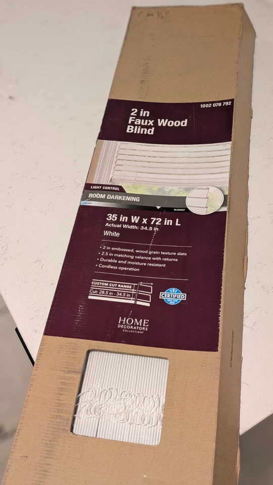 Coleção Home Decorators persianas de madeira sintética sem fio brancas 35" L x 72" L - Imagem 1 de 3