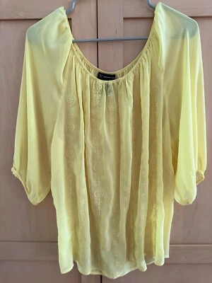 Top tejido amarillo I.N.C excelente estado Foto 1 de 3