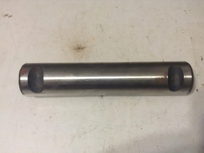 193989R1 - A New Spring Eye Pin For An IH 1853FC, 1853DFC, 1853RE, R185 Trucks - Image 1 of 4