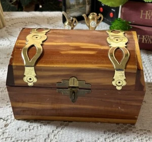 Vintage Little Cedar Chest/ Trinket Box Has Lock And Key In Packet - Picture 1 of 12