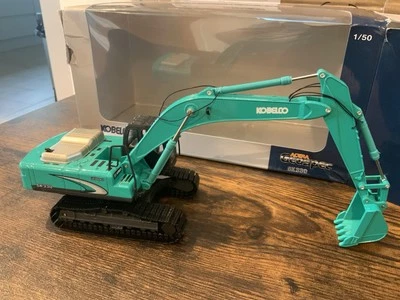 Kobelco SK330 Diecast Hydraulic Excavator, 1:50 Scale High Detail - Image 1 of 4