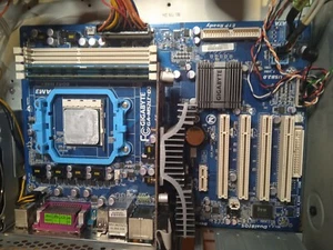 Gigabyte GA-880GA-UD3H + GA-M52LT-D3 + Athlon II X2+ Grafica - Imagen 1 de 8