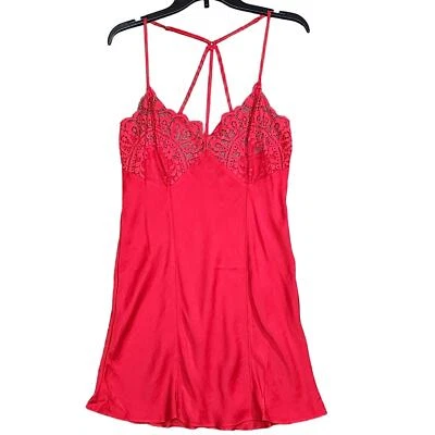 Camisón pijama mediano Jezebel Rita Chemise rojo satinado con detalle de encaje transparente Foto 1 de 4