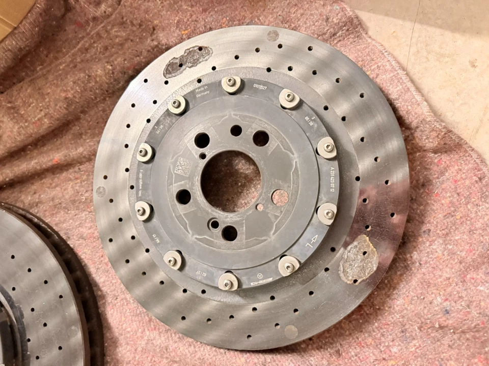 Keramik Bremsscheibe hinten links Mercedes AMG 63S A2314230712 AMG GT W213 usw - Bild 1 von 4